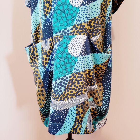 ⚡FREE WITH purchase ⚡ABSTRACT PRINT POCKETED SHIFT MID LENGTH DRESS - Picture 6 of 13